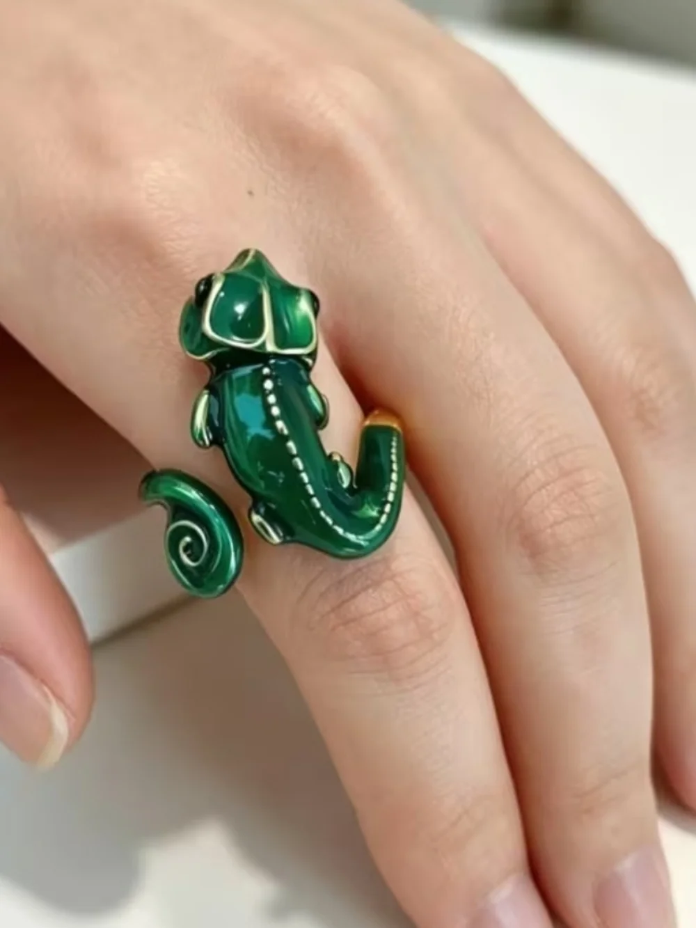 Green Gecko Adjustable Ring